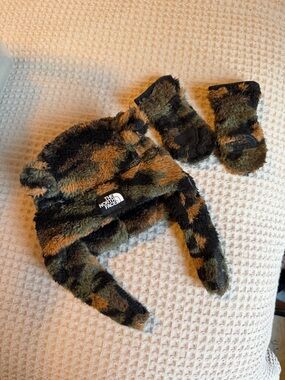 North Face newborn fleece hat and gloves